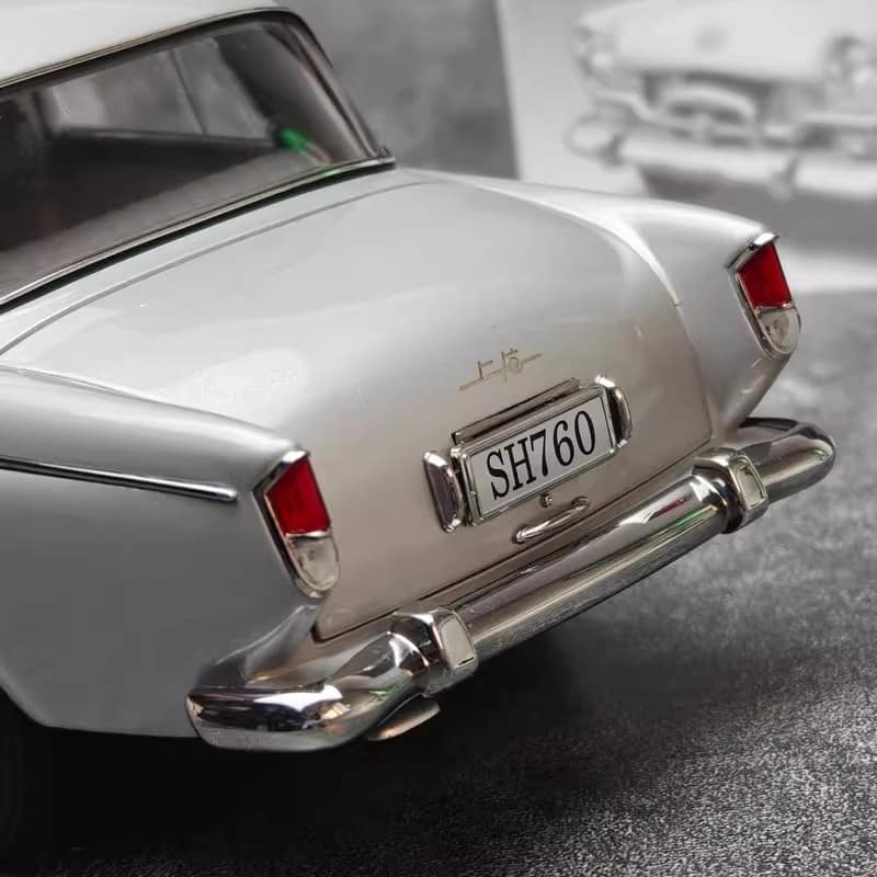 Original Factory 1:18 Shanghai SH760 Classic Vintage Sedan Diecast Model