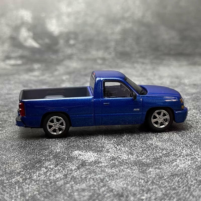 PARA 64 1:64 Chevrolet Silverado 2006 Model
