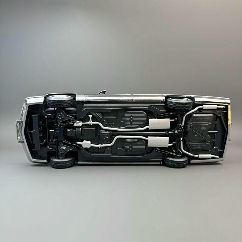 Xiaoguang 1:18 Cadillac Wood Die-Cast Model Car