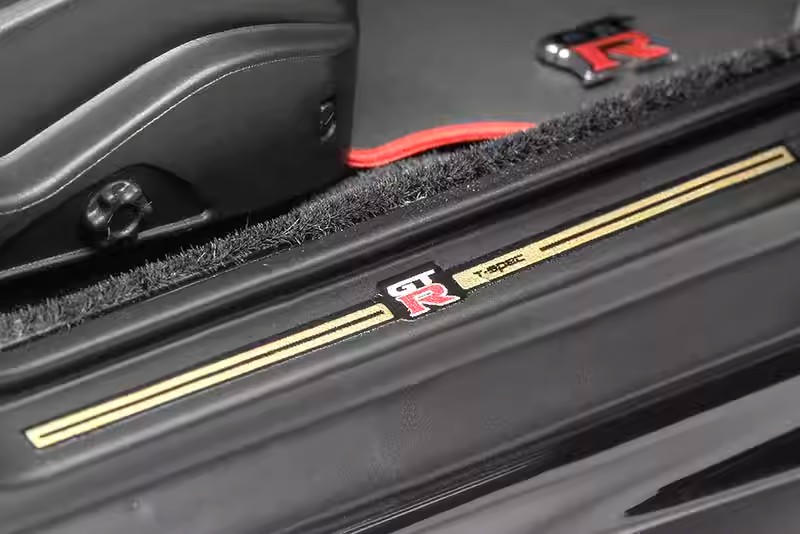 MotorHelix 1:18 Nissan GT-R (R35) Track Edition