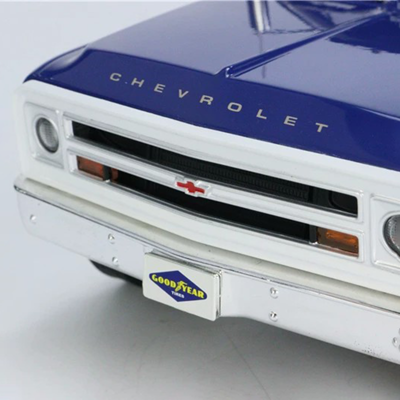 ACME 1:18 1967 Chevrolet C-30 Ramp Truck Diecast Model