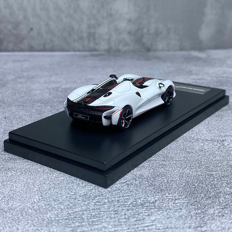 LCD 1:64 McLaren Elva Diecast Model