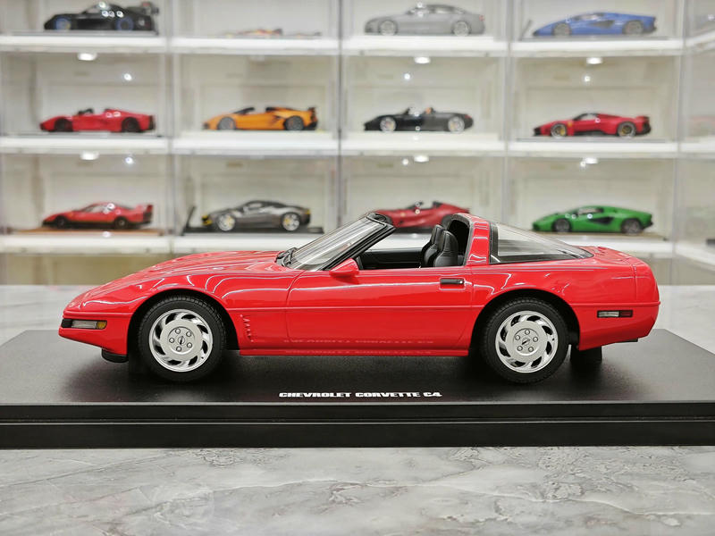GT Spirit Chevrolet Corvette C4 1995 1:18 Resin Model Car