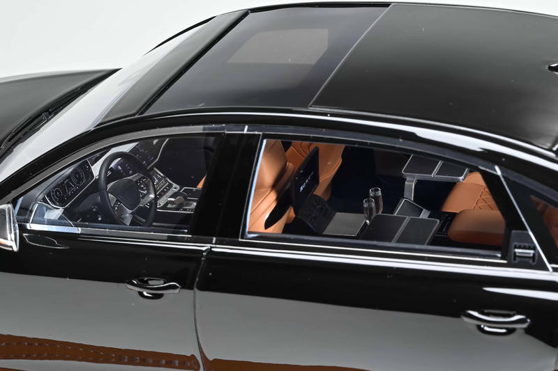 Vehicle Art 1:18 Mercedes-Benz Audi A8L Horch Resin Model