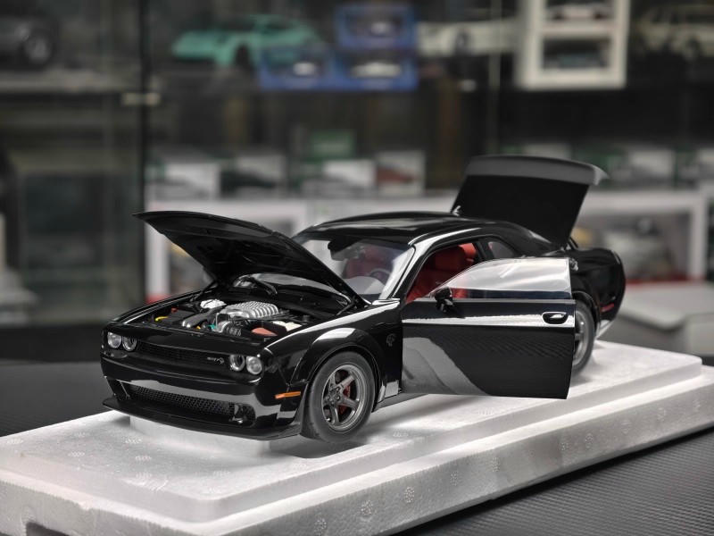 AUTOart 1:18 Dodge Challenger SRT 2023