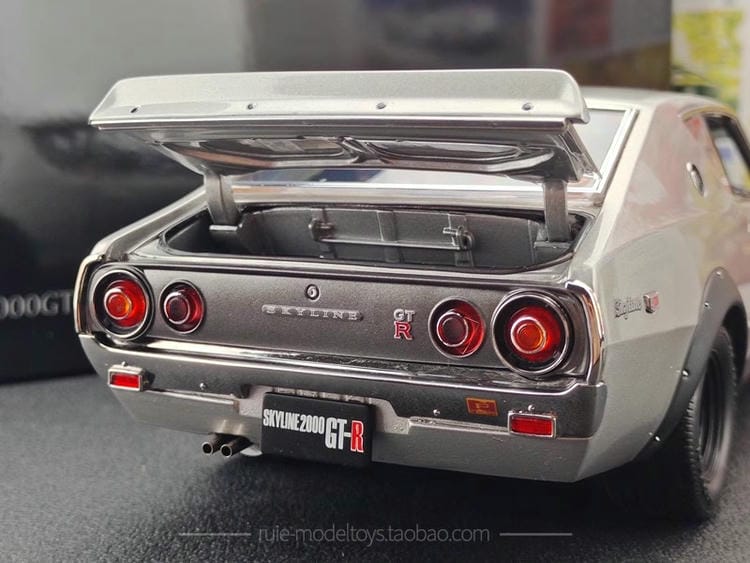 Kyosho 1:18 Die-Cast Model Car (Silver, Model No. 08255S)