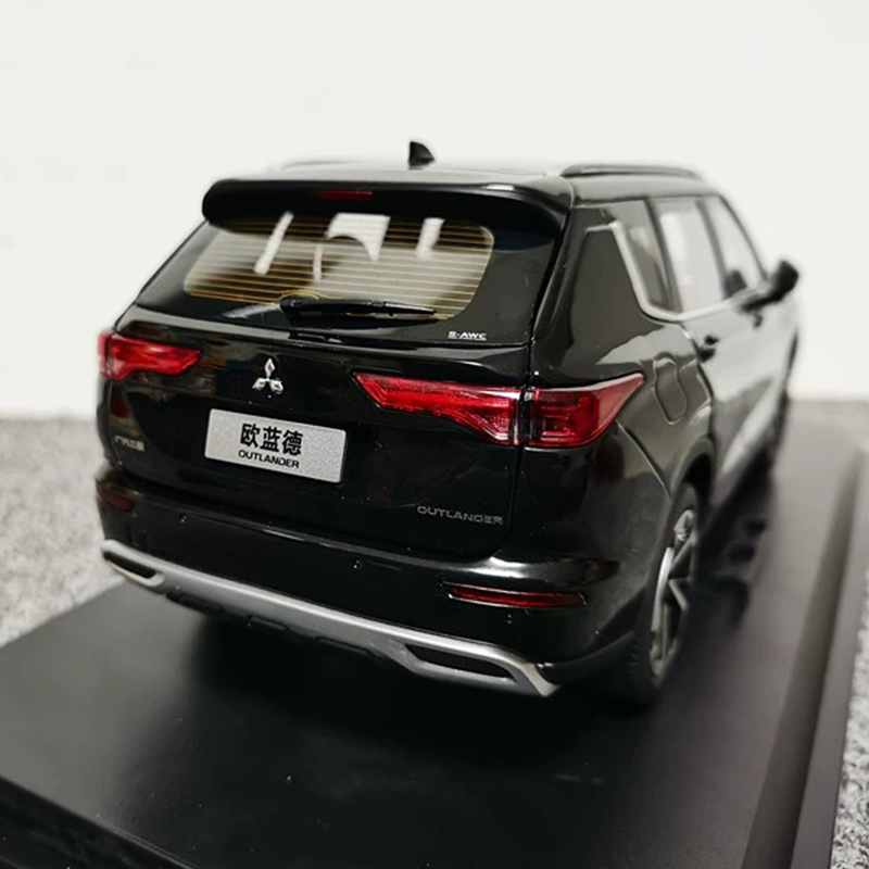 Official 1:18 Mitsubishi Outlander 2023 Diecast Model Car