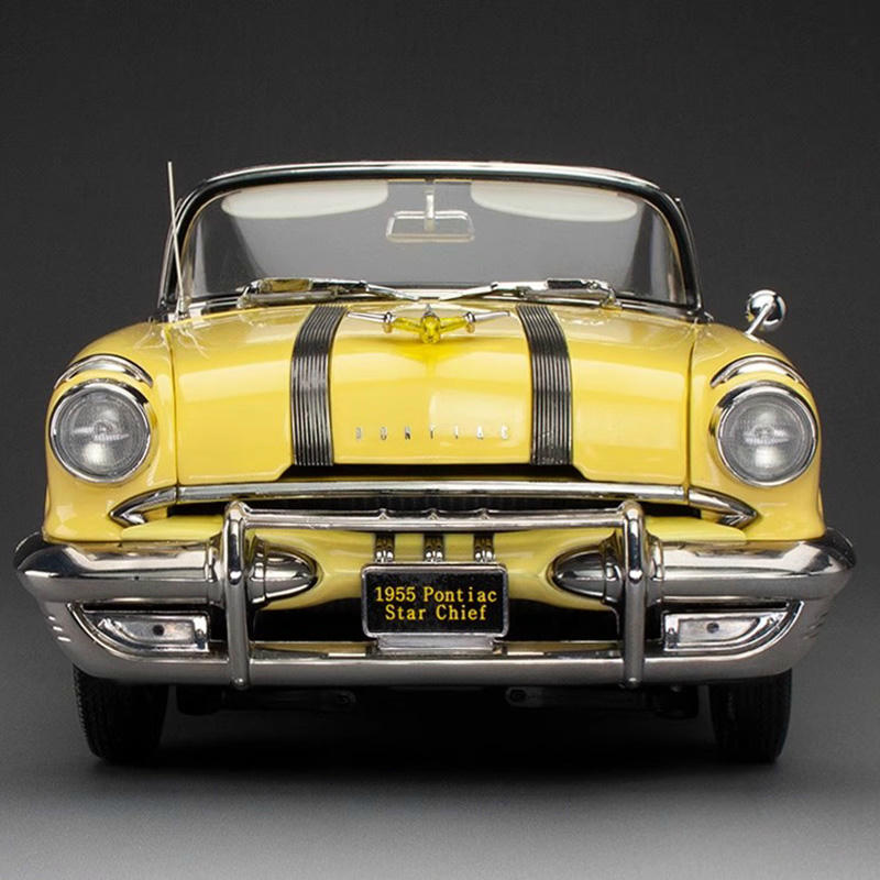 SunStar 1:18 1955 Pontiac Star Chief Diecast Model