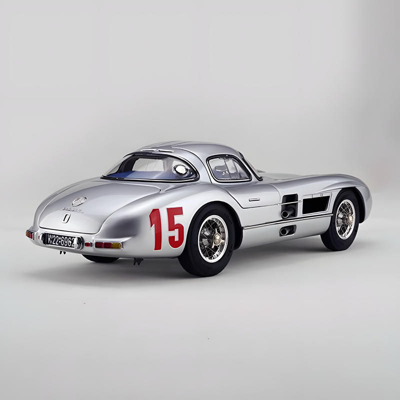 CMC 1:18 Mercedes-Benz 300 SLR 1955 Uhlenhaut Coupe Diecast Model – Silver (M-244 / M-245)