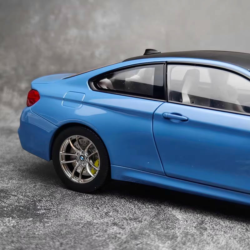 PARAGON 1:18 BMW M4 F82 Alloy Diecast Model – YX car model