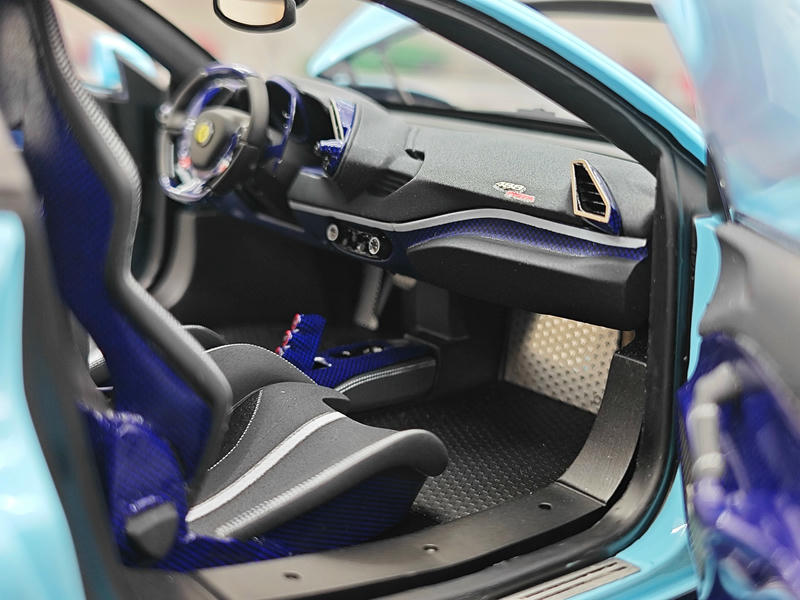 Dino Model 1:18 Ferrari 488 Pista Resin (Fully Open) Model