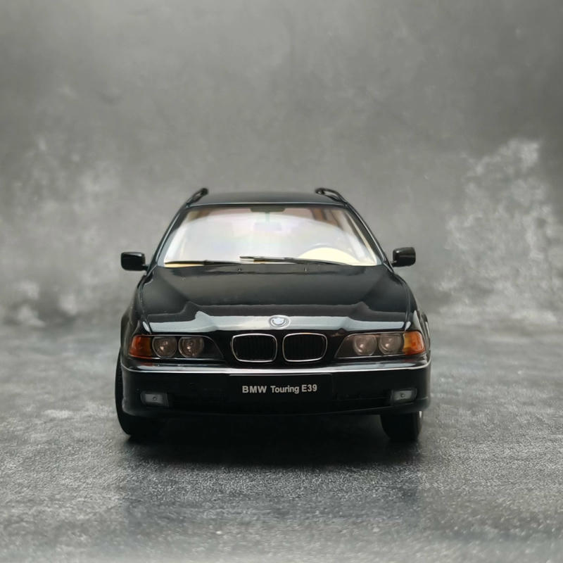 Triple9 1:18 BMW 5 Series Touring (E39) 1998 Diecast Model