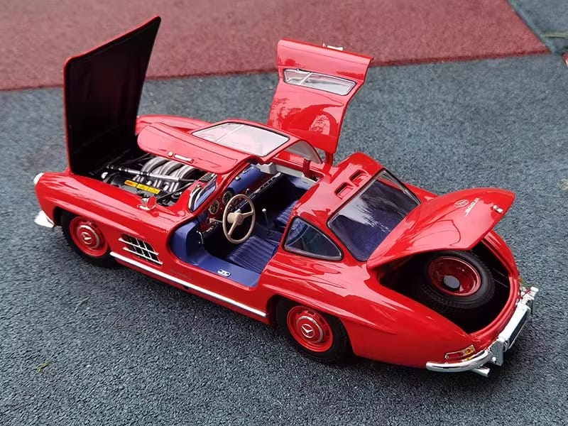 Minichamps 1:18 Mercedes-Benz 300SL W198 1954 “Gullwing” Diecast Model Car