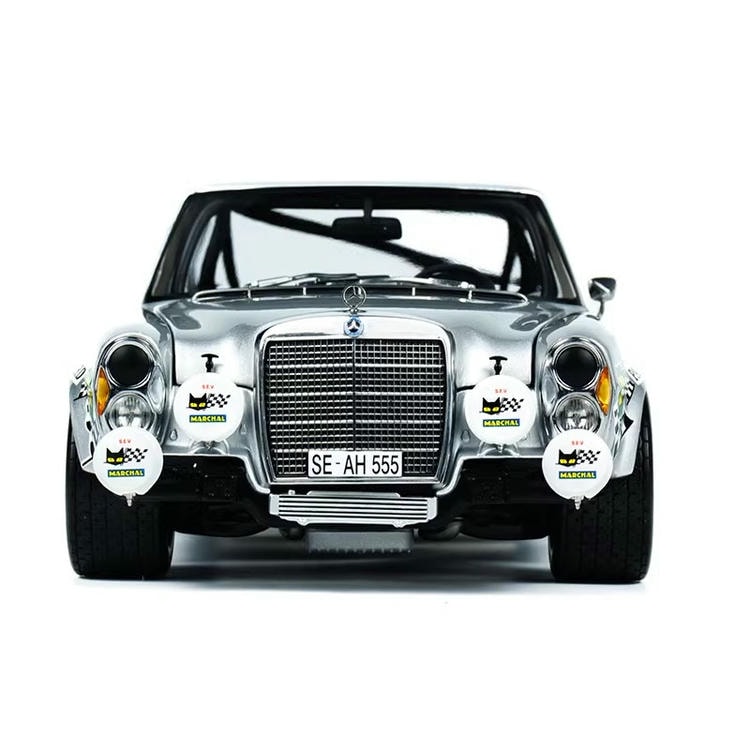 Minichamps 1/18 Mercedes Benz 300SEL 6.8AMG 1971 Limited Edition Alloy Car Model Ornaments