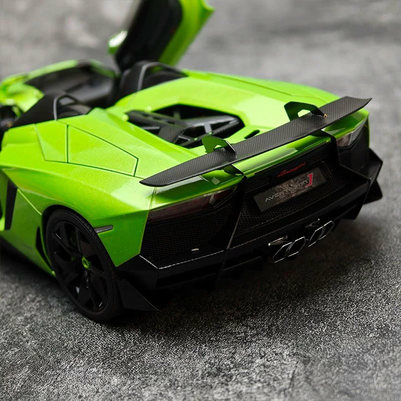 AUTOart 1:18 Lamborghini Aventador J LP700-4 Diecast Model