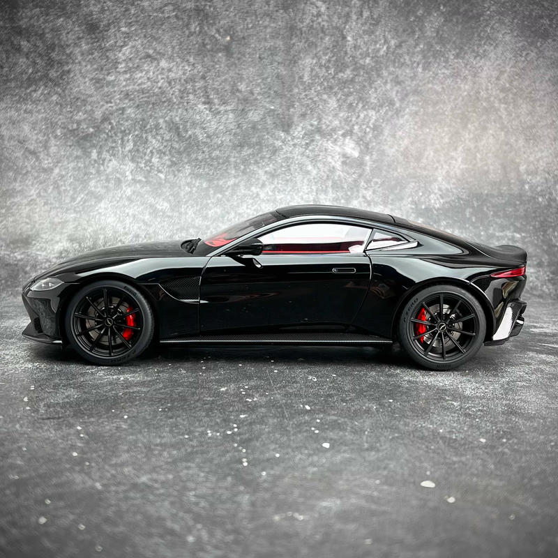 AUTOart 1:18 Aston Martin Vantage 2019 Alloy Diecast Model