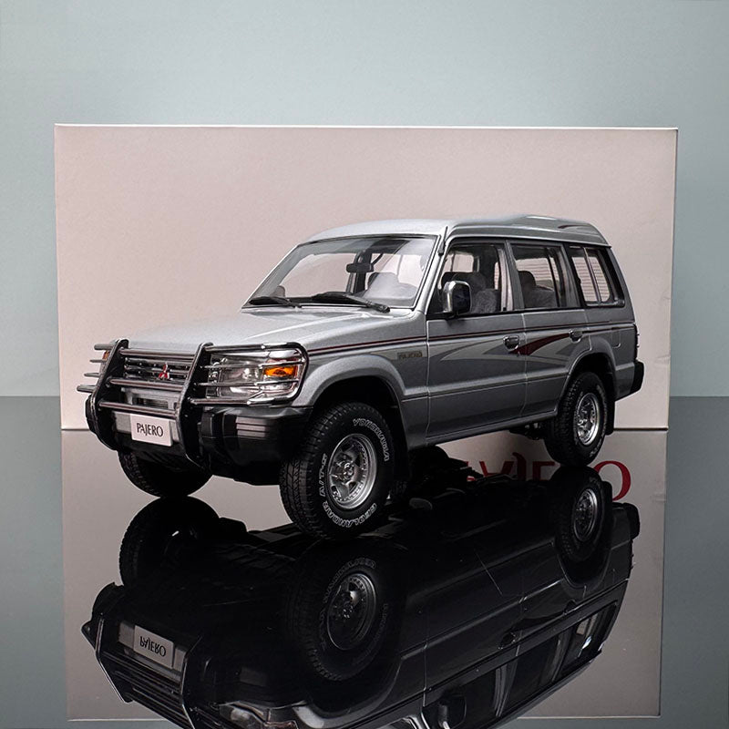 Limited Edition Mitsubishi Pajero Diecast Model – 1:18 Scale Collectible