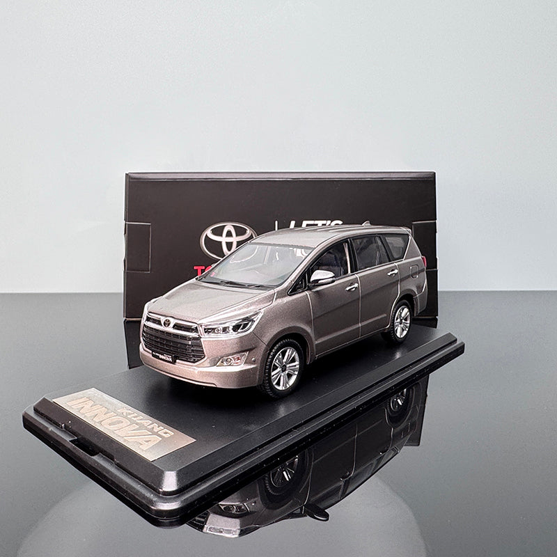 Toyota INNOVA MPV 1:32 Diecast Model – Premium Closed Body Collectible