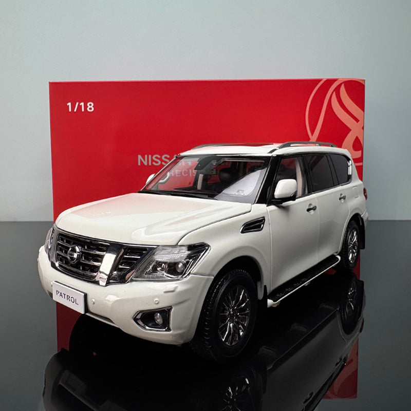 Nissan Patrol Y62 1:18 Diecast Model – Fully Interactive Collectible