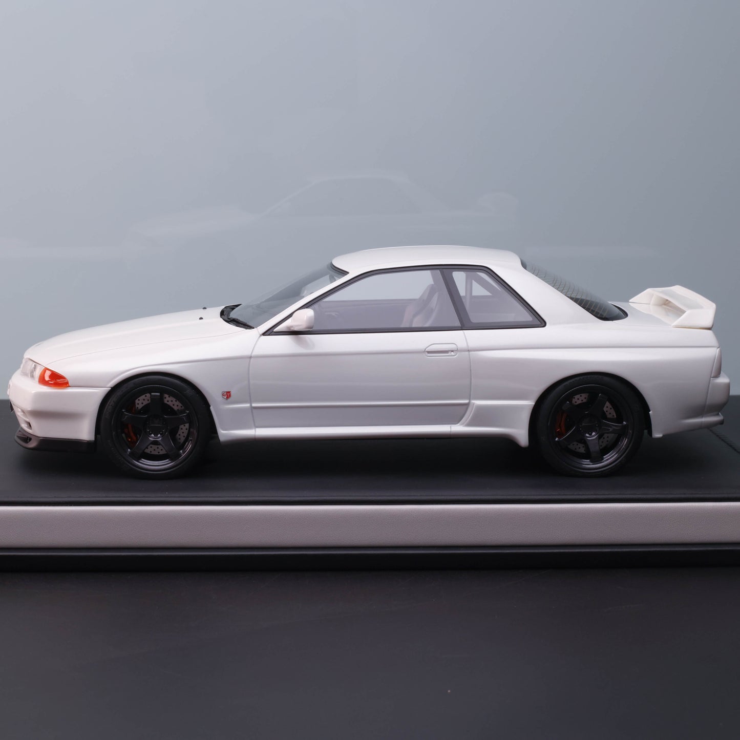 MOTORHELIX 1:18 Nissan Skyline GT-R (R32) Custom – Limited Resin Model (Gunmetal Grey)