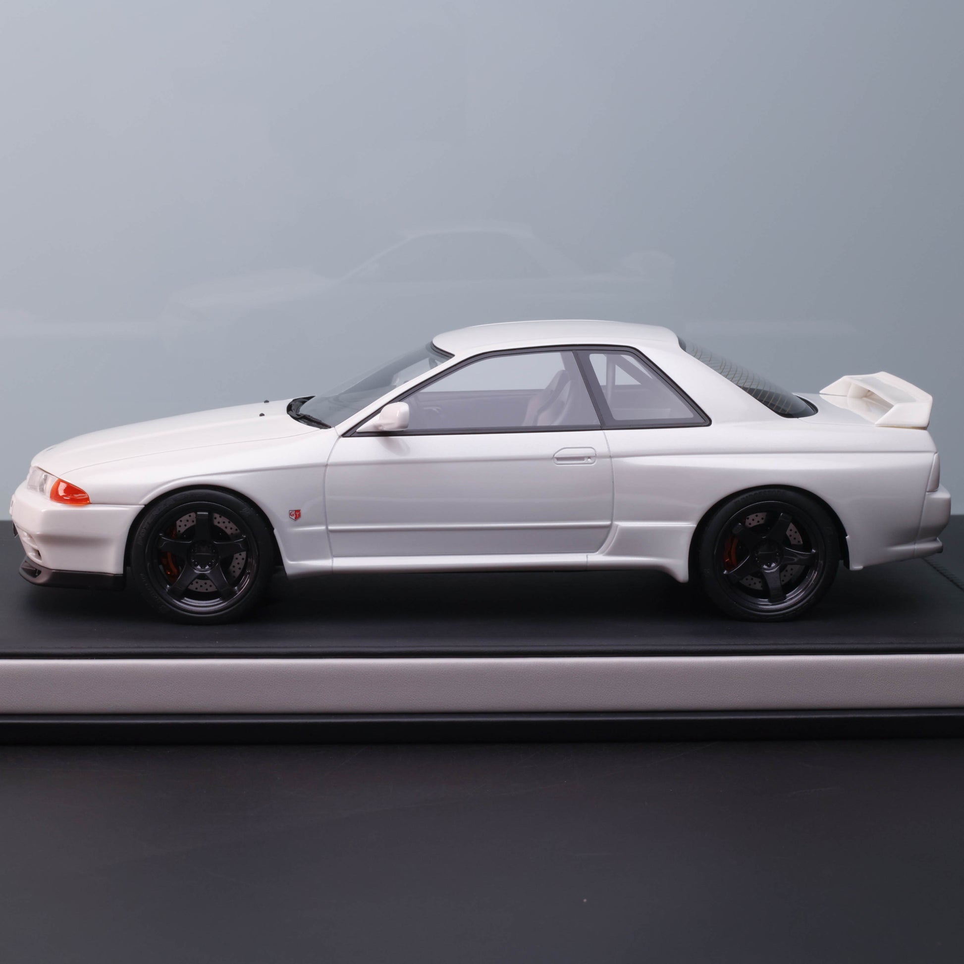 MOTORHELIX 1:18 Nissan Skyline GT-R (R32) Custom – Limited Resin Model (Gunmetal Grey)