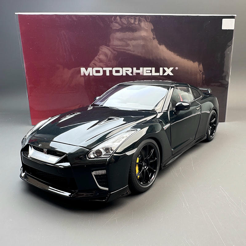 MotorHelix 1:18 Nissan GT-R R35 Diecast Model Car – Midnight Purple