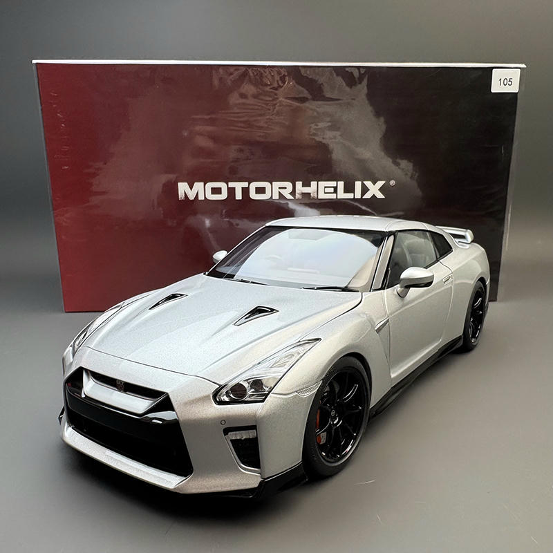 MotorHelix 1:18 Nissan GT-R (R35) Track Edition – YX car model