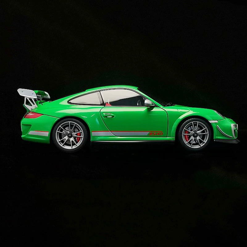 AUTOart 1:18 Porsche 911 GT3 RS 4.0 Diecast Model Car – Green