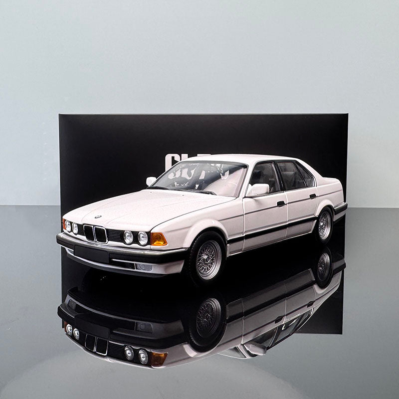 BMW 7 Series 730i (E32) 1986 Diecast Model – 1:18 Scale Classic Collectible by Mini Cut  White