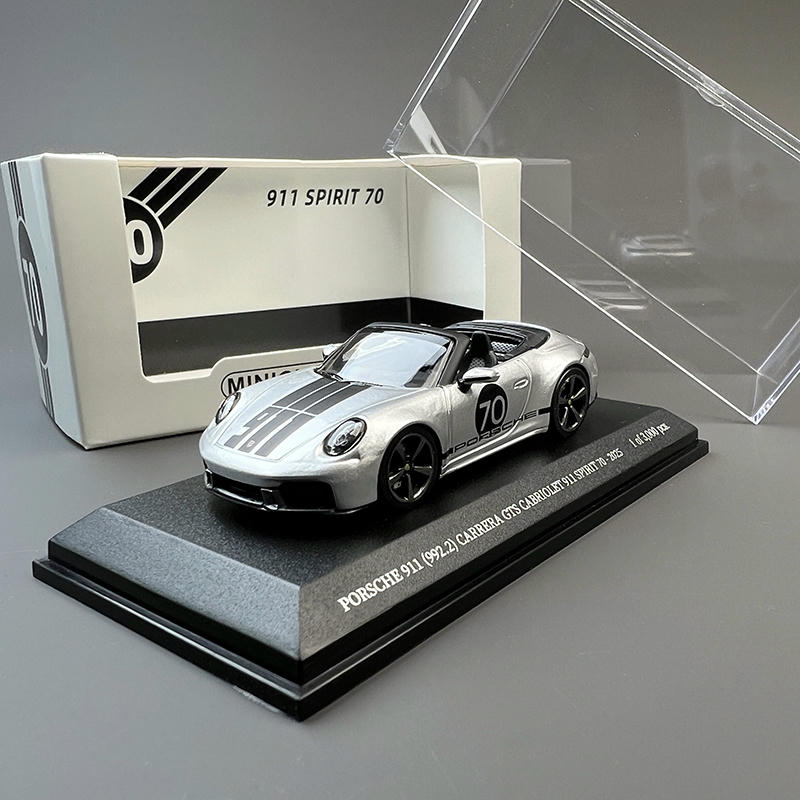 Minichamps 1:64 Porsche 911 (992.2) GTS Diecast Car