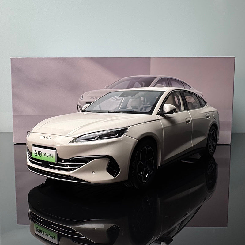 BYD Seal EV 1:18 Diecast Model – Premium Interactive Collectible
