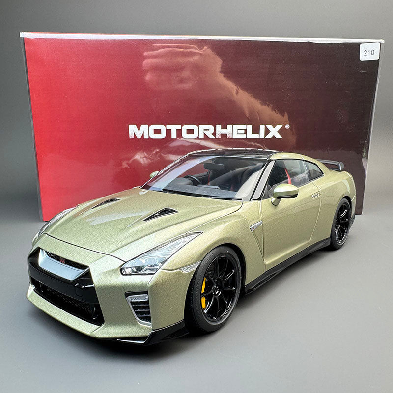 MotorHelix 1:18 Nissan R35 GT-R Diecast Car — Emerald Green