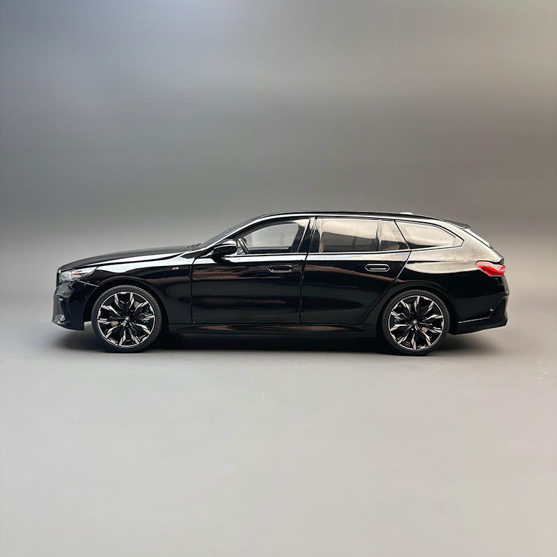 MINICHAMPS 1:18 BMW i5 M60 Touring 2024 Diecast Model