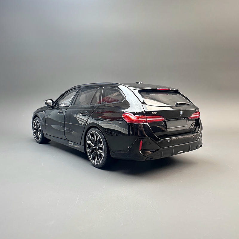 MINICHAMPS 1:18 BMW i5 M60 Touring 2024 Diecast Model