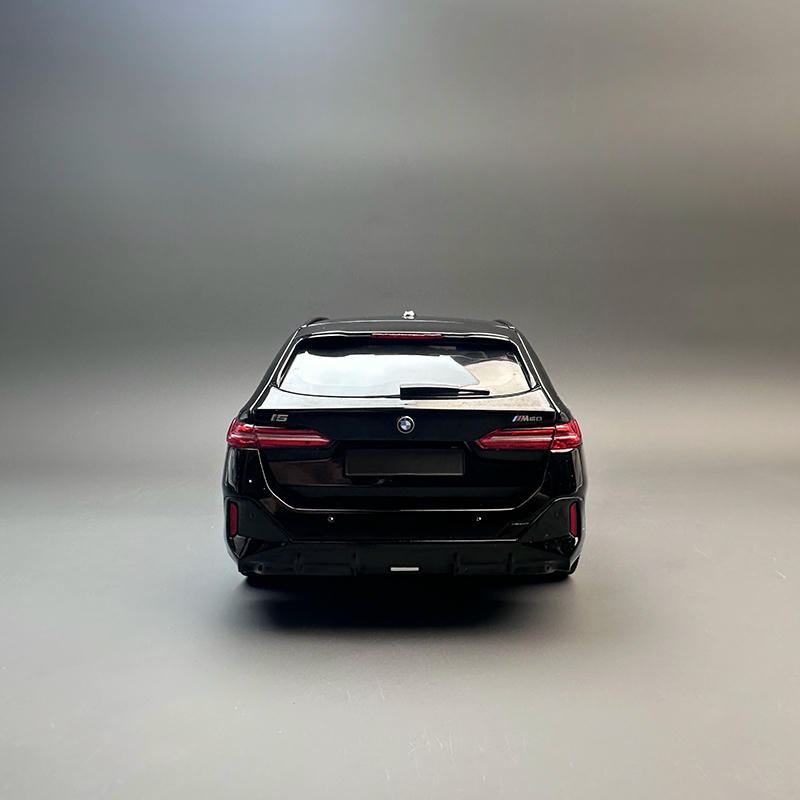 MINICHAMPS 1:18 BMW i5 M60 Touring 2024 Diecast Model
