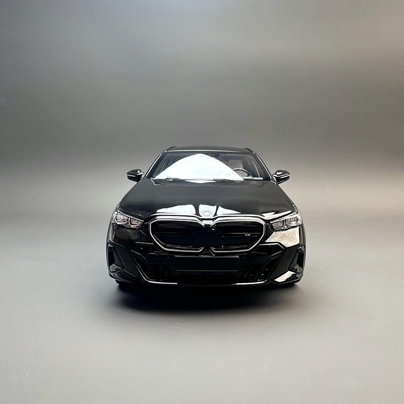 MINICHAMPS 1:18 BMW i5 M60 Touring 2024 Diecast Model