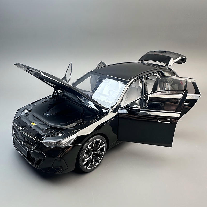 MINICHAMPS 1:18 BMW i5 M60 Touring 2024 Diecast Model