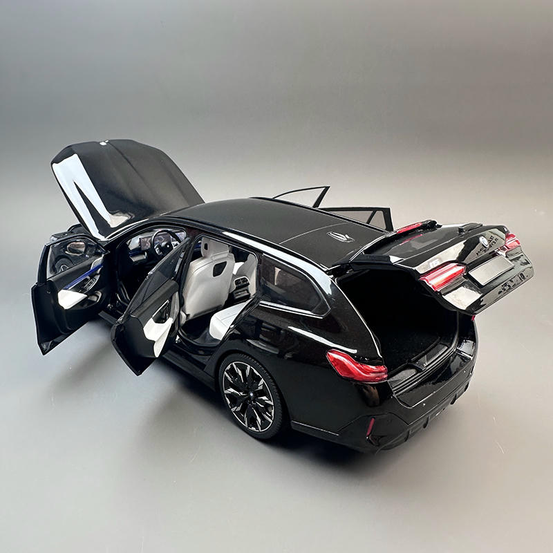 MINICHAMPS 1:18 BMW i5 M60 Touring 2024 Diecast Model – YX car model