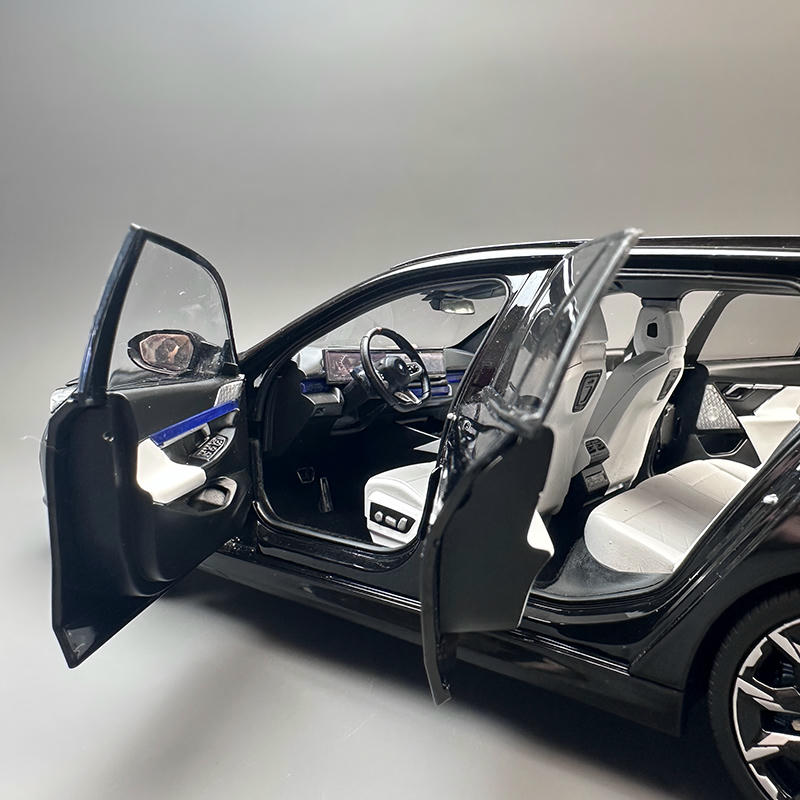 MINICHAMPS 1:18 BMW i5 M60 Touring 2024 Diecast Model