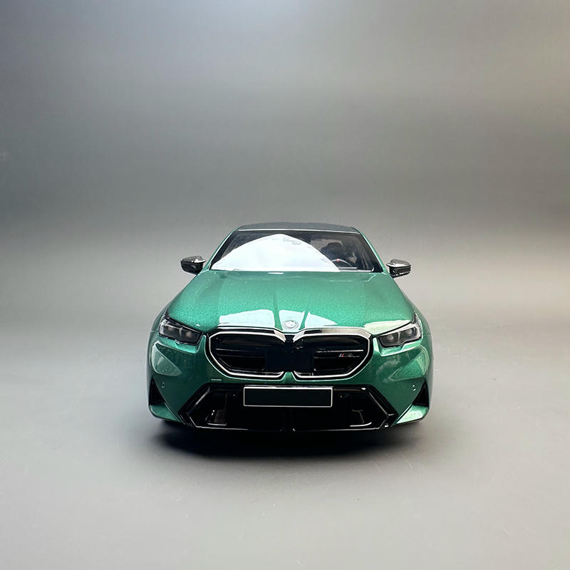 Minichamps 1:18 BMW M5 2024 Diecast Model Car