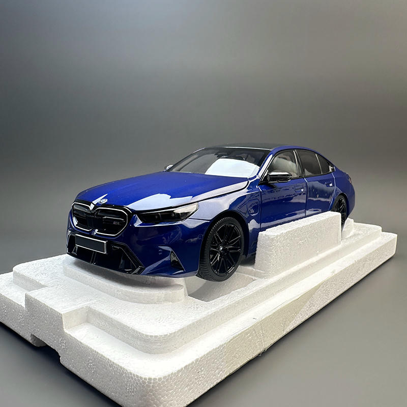 Minichamps 1:18 BMW M5 2024 Diecast Model Car