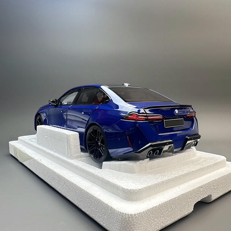 Minichamps 1:18 BMW M5 2024 Diecast Model Car
