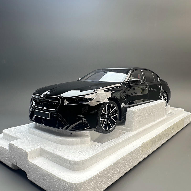 Minichamps 1:18 BMW M5 2024 Diecast Model Car