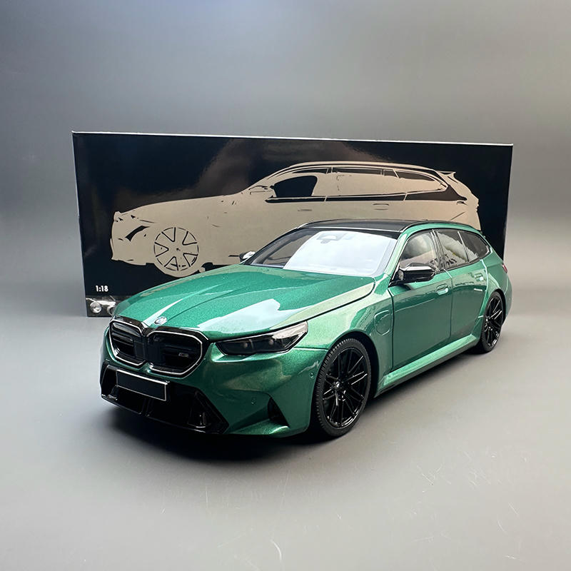 Minichamps 1:18 BMW M5 Touring (2024) Diecast Model