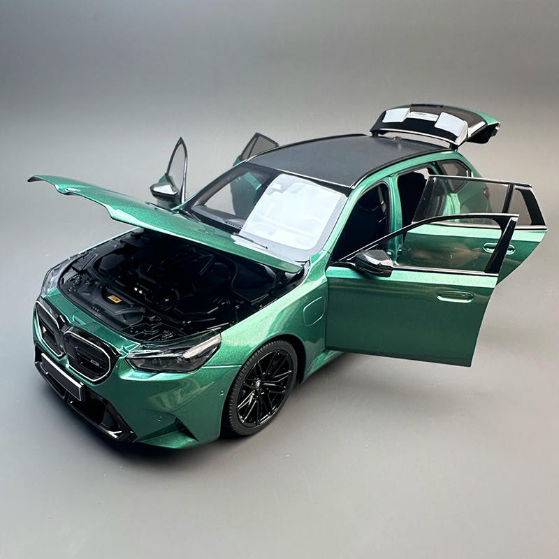 Minichamps 1:18 BMW M5 Touring (2024) Diecast Model