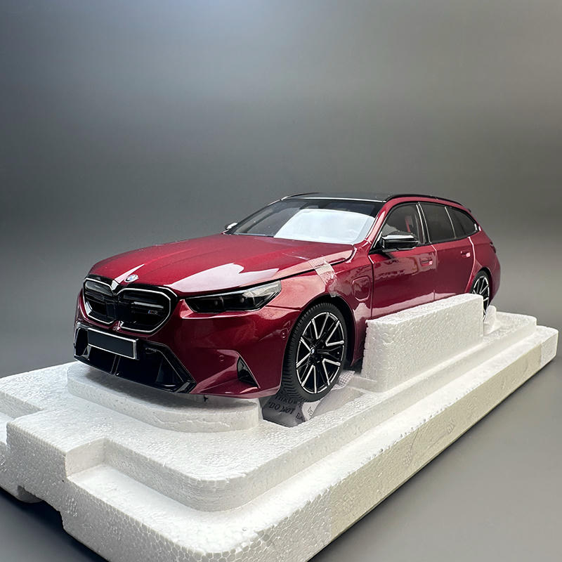 Minichamps 1:18 BMW M5 Touring (2024) Diecast Model