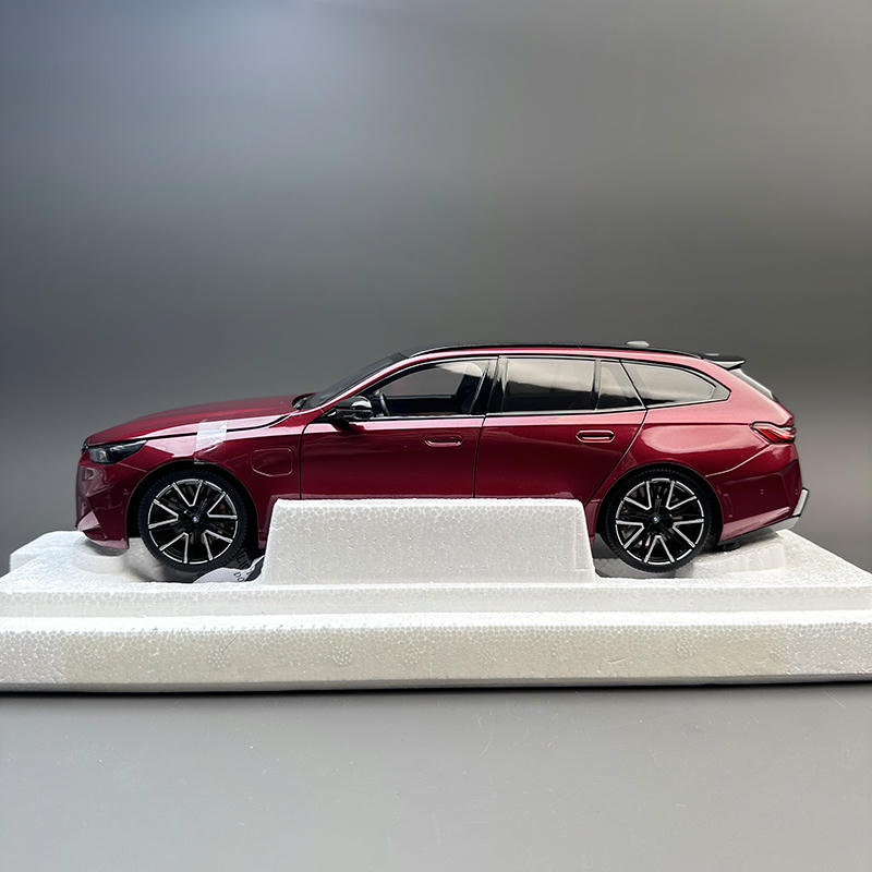 Minichamps 1:18 BMW M5 Touring (2024) Diecast Model