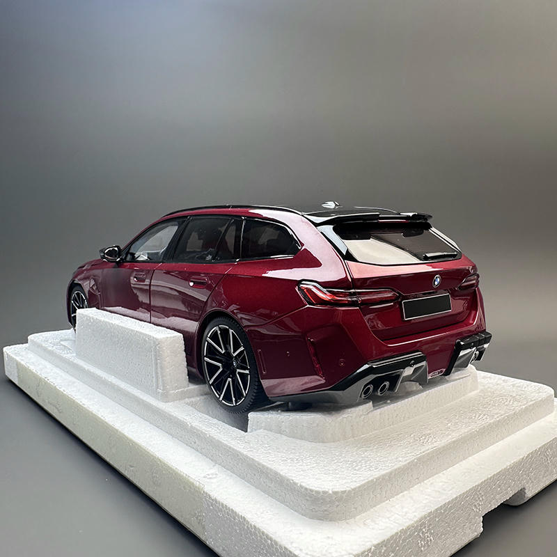 Minichamps 1:18 BMW M5 Touring (2024) Diecast Model