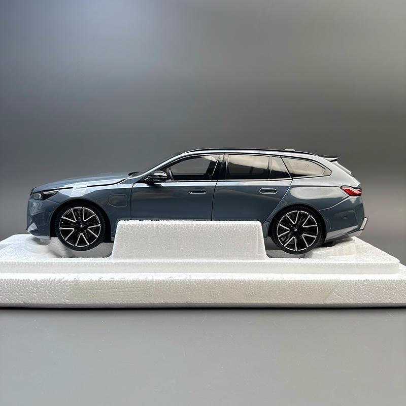 Minichamps 1:18 BMW M5 Touring (2024) Diecast Model