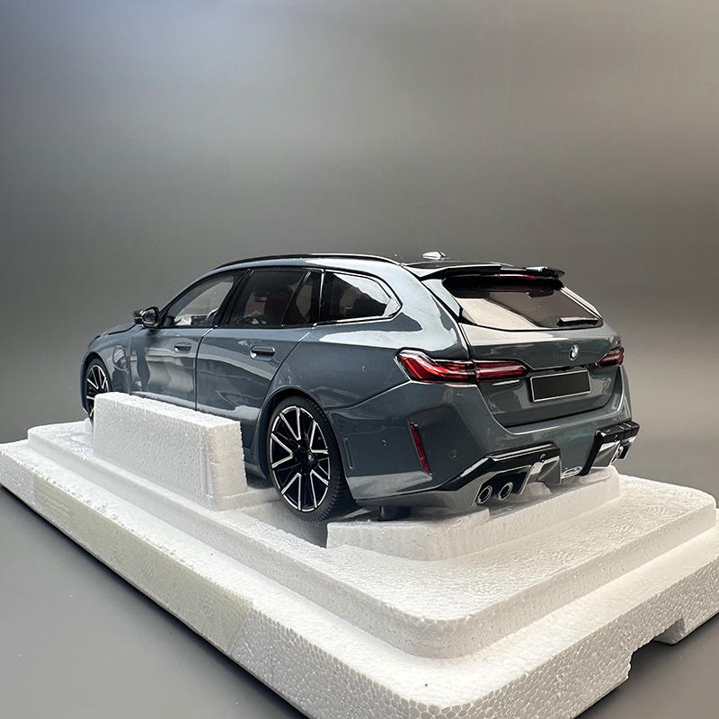 Minichamps 1:18 BMW M5 Touring (2024) Diecast Model